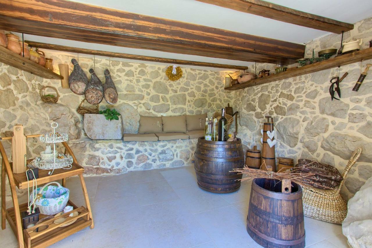 White Cottage Heritage House Čižići Exteriör bild