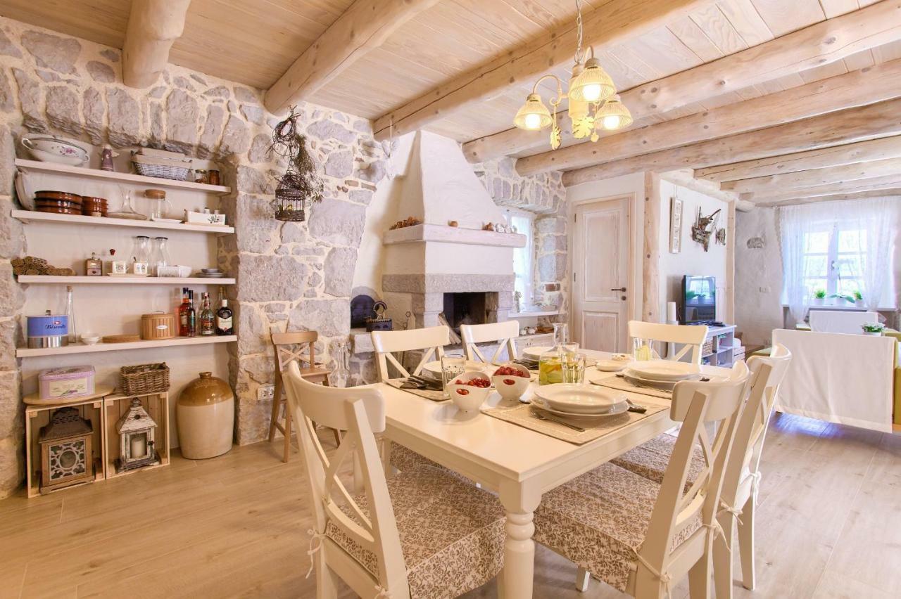 White Cottage Heritage House Čižići Exteriör bild