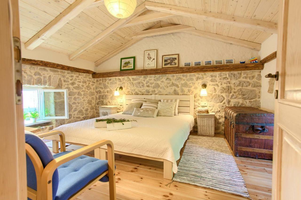 White Cottage Heritage House Čižići Exteriör bild