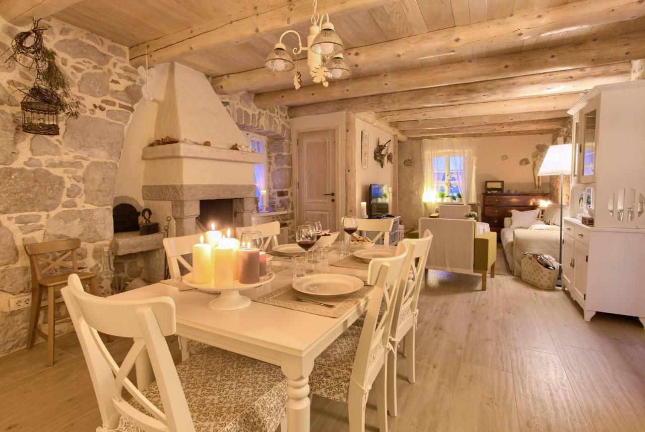 White Cottage Heritage House Čižići Exteriör bild