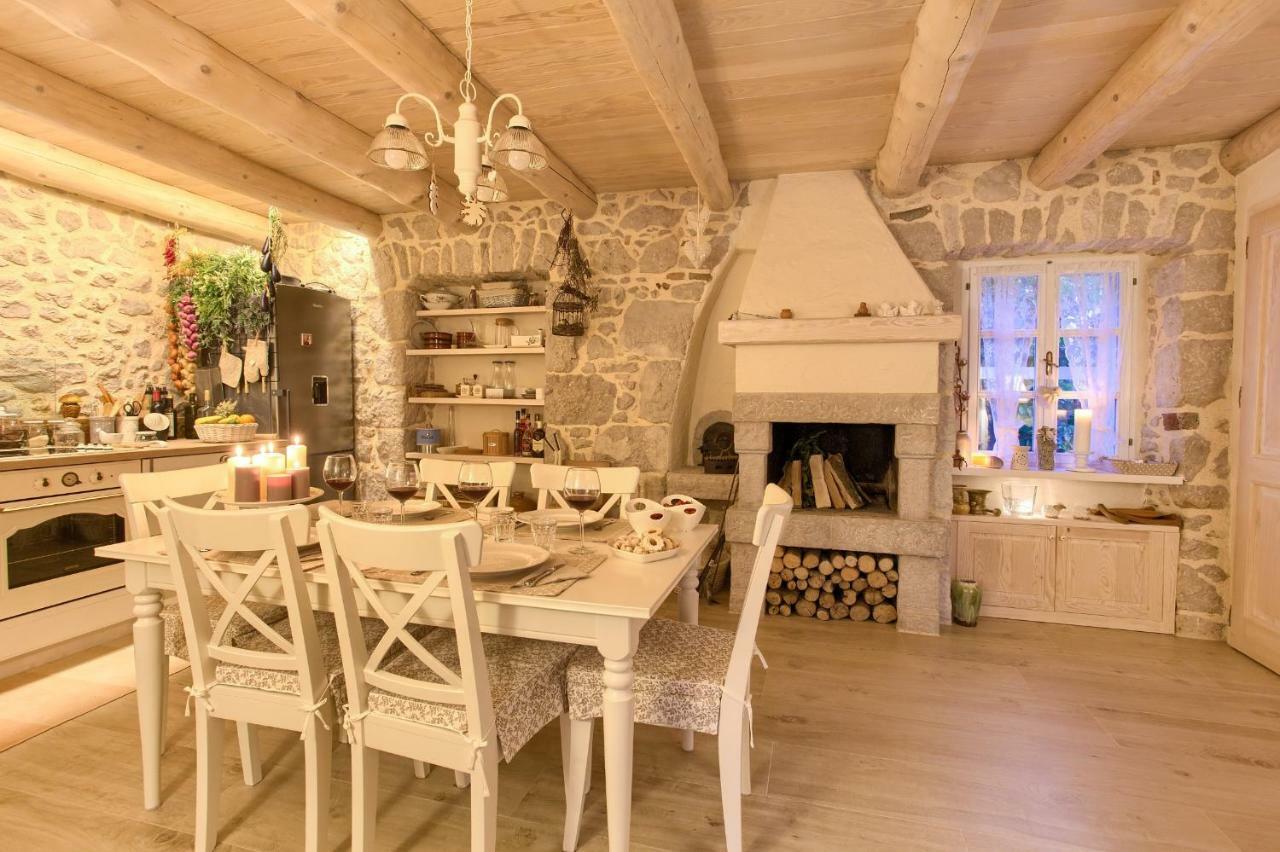 White Cottage Heritage House Čižići Exteriör bild